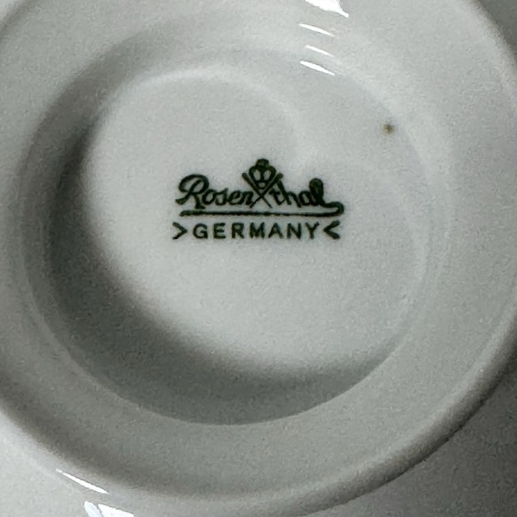 Vintage Rosenthal Maria White Large Cup and Saucer Set of 4 Germany - Picture 10 of 11